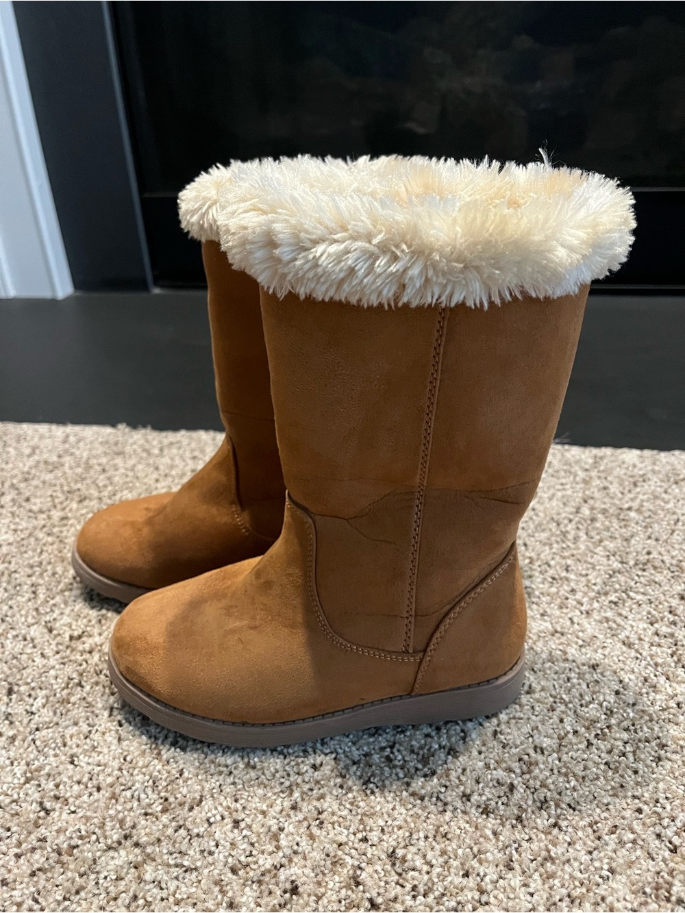 Cat & Jack Kids Faux-Suede Winter Boots with Cream Fur Lining - Tan